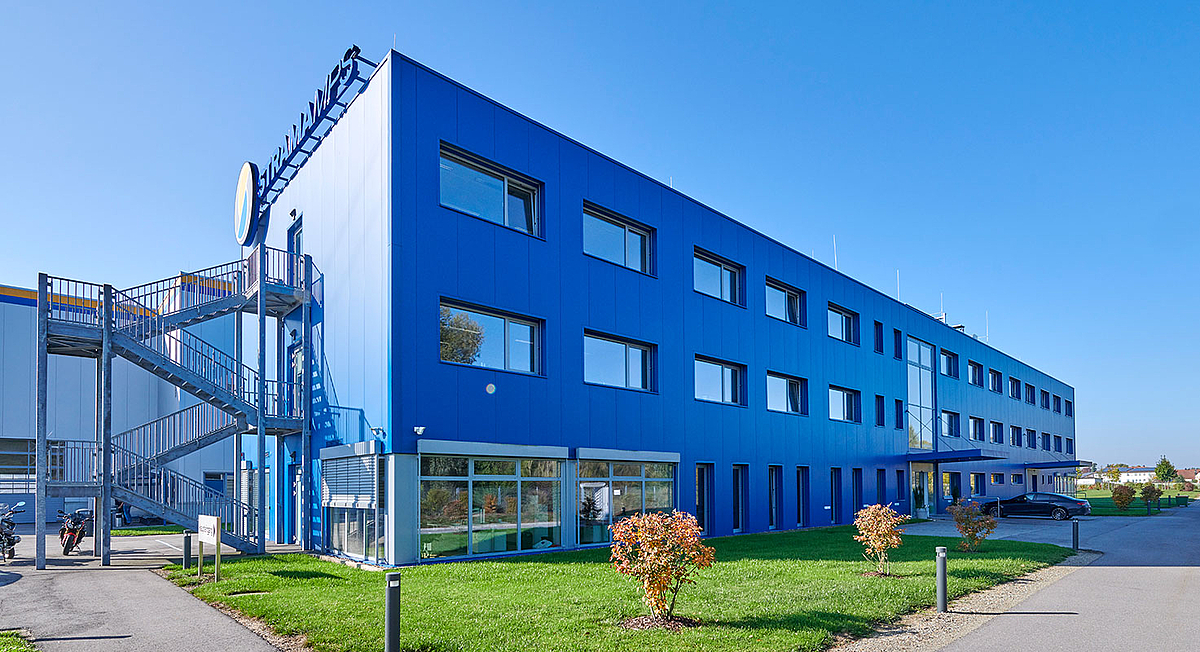 Neubau von Produktionshallen mit Bürogebäude in Straubing