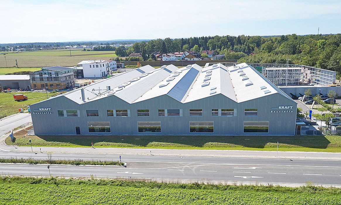 Neubau eines Lager- und Produktionsgebäudes mit Büro und Fachmarkt für Kraft Baustoffe in Höhenkirchen