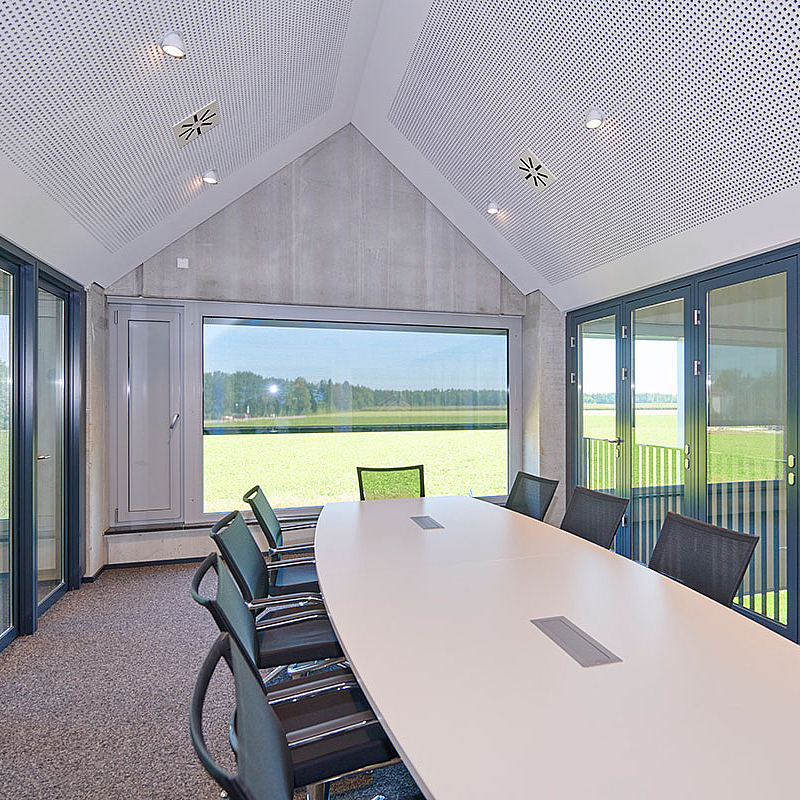 Neubau eines Lager- und Produktionsgebäudes mit Büro und Fachmarkt für Kraft Baustoffe in Höhenkirchen