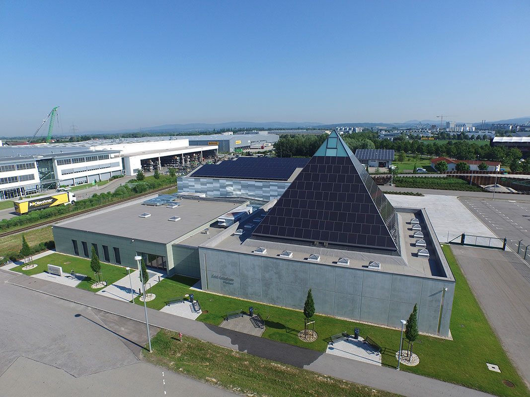 Neubau eines Museums mit Veranstaltungs- und Schulungszentrum der Sennebogen Akademie in Straubing-Sand