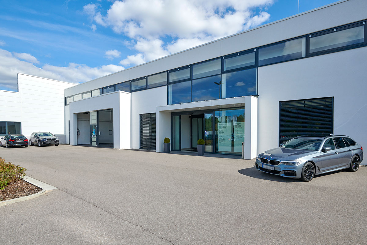 Neubau eines Gebrauchtwagenzentrums mit BMW Service in Regensburg