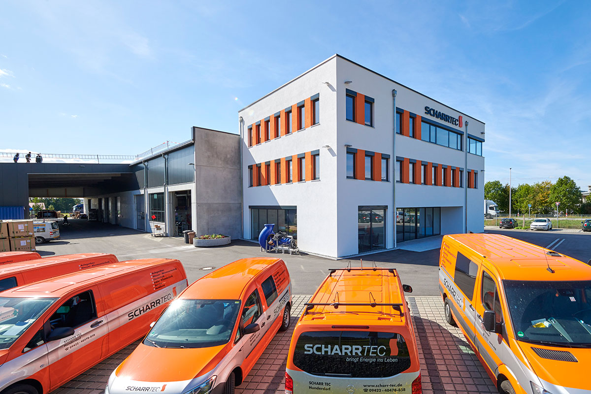 Neubau einer Niederlassung mit Bürogebäude und Produktionshalle für SCHARRTEC in Hunderdorf